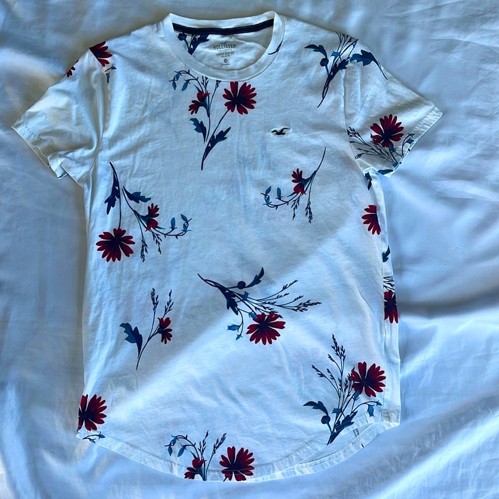 Small Hollister Flower T-Shirt